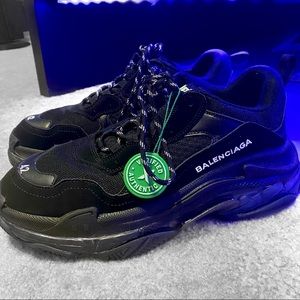 SIZE EU 42 Black BALENCIAGA Triple S sneakers